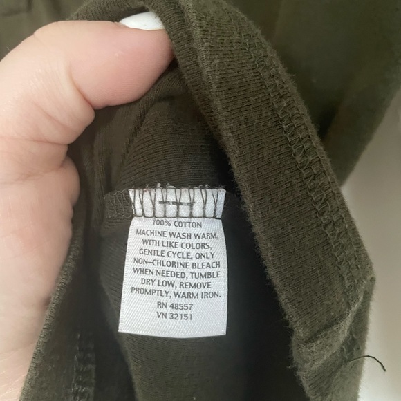 High Sierra long sleeve tee. Green. Women’s medium. Cute. Fitted.‎ - Picture 4 of 5